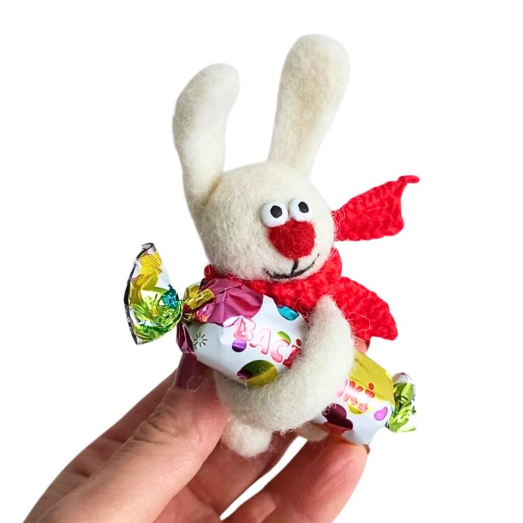 Мастер-класс - игрушка «Конфетный кролик», сухое валяние шерсти