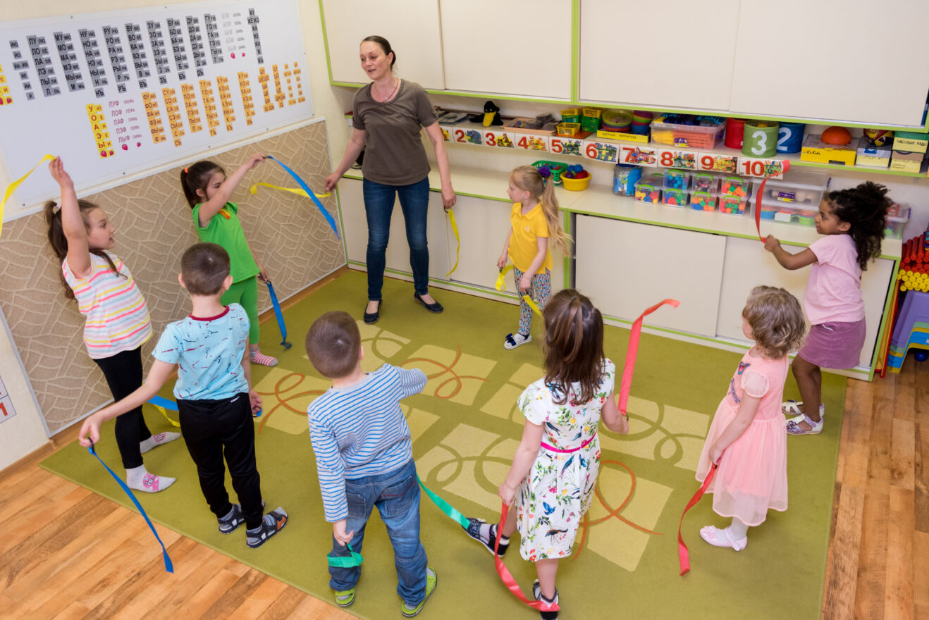 Крупная моторика у детей 4-6 лет: зачем бегать, лазать и кувыркаться и как это влияет на мозг