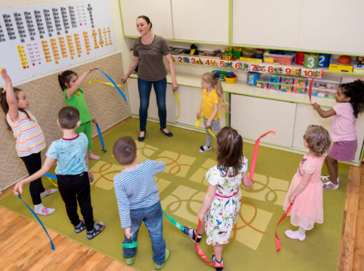 Крупная моторика у детей 4-6 лет: зачем бегать, лазать и кувыркаться и как это влияет на мозг