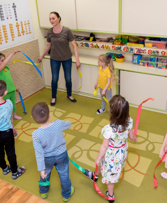 Крупная моторика у детей 4-6 лет: зачем бегать, лазать и кувыркаться и как это влияет на мозг