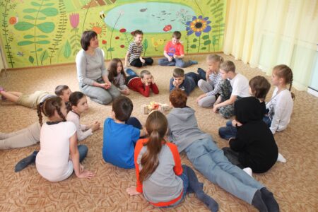 Гаджет-детокс: 3 проверенных способа занять ребенка на осенних каникулах без телефона